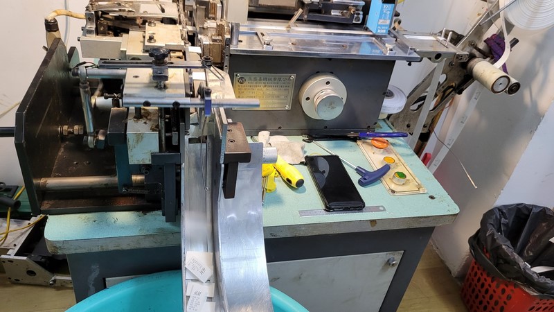 Cat mac su dung may moc hien dai