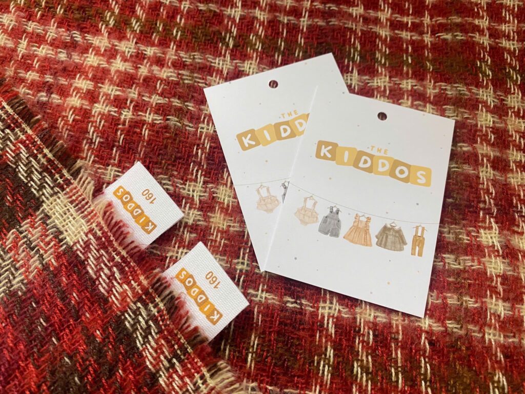 Tag và mác quần áo