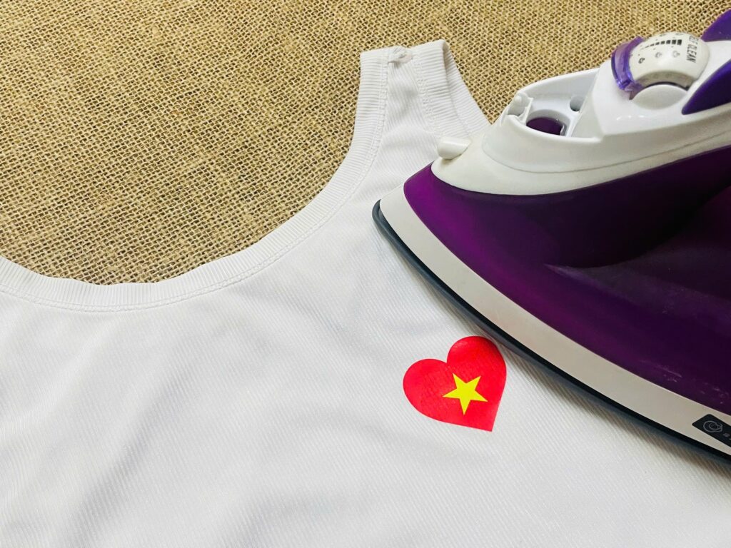 tem nhãn cao cấp có khả năng bám mực in tốt, bền bỉ, không bị phai màu hay bong tróc trong quá trình sử dụng