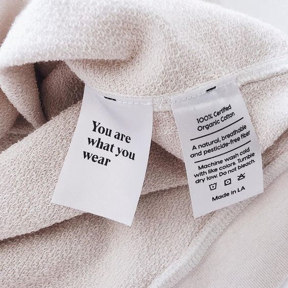 Ưu điểm của mác giấy là nhẹ, dễ gắn, giá thành rẻ